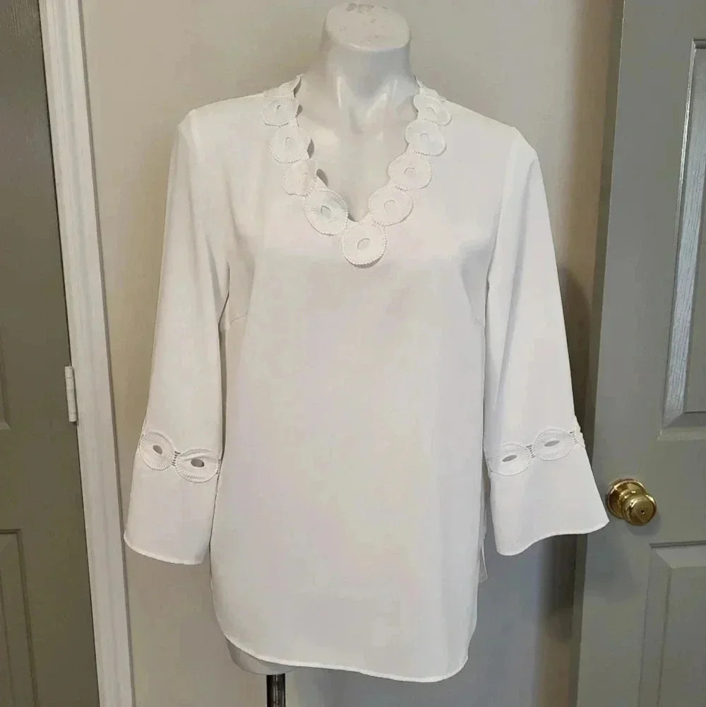 Misook White Cutout Lace Trim V-Neckline Flowy Long Sleeve(XS)